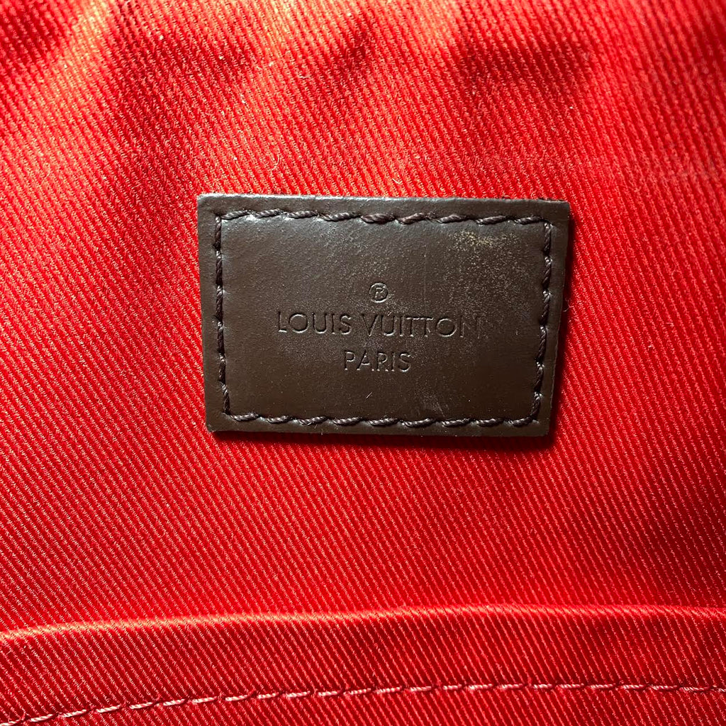 LOUIS VUITTON South Bank Besace Damier Ebene