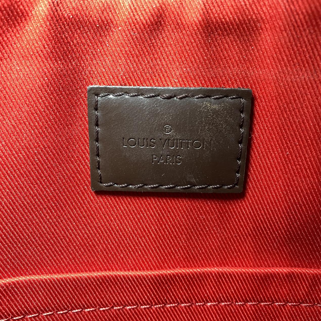 LOUIS VUITTON South Bank Besace Damier Ebene