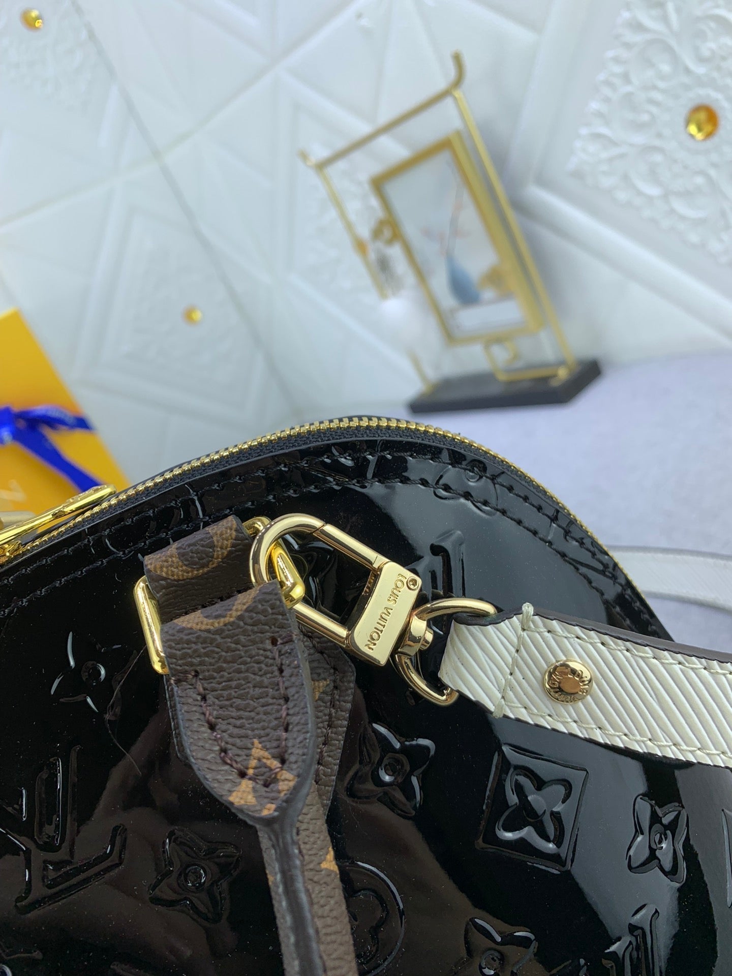 Luxury Bags Louis Vuitton  839