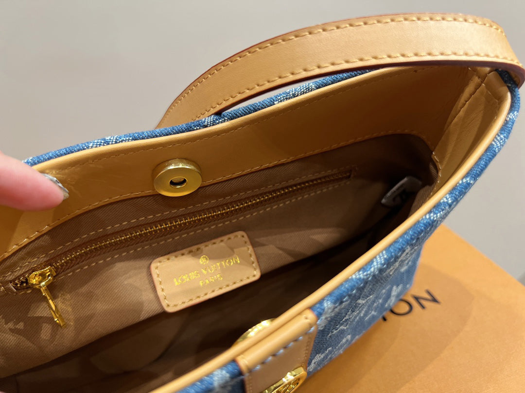 Luxury Bags Louis Vuitton  758