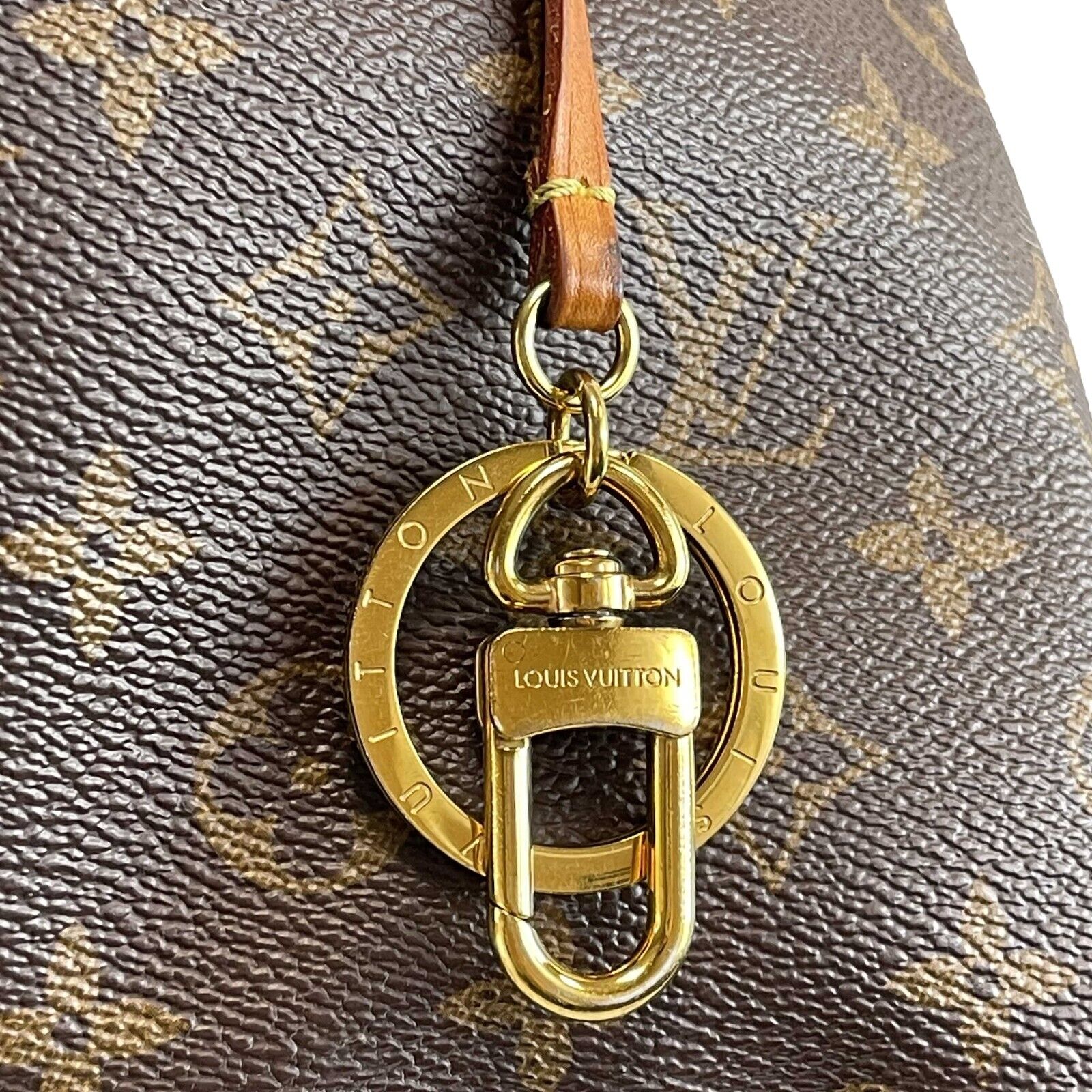 LOUIS VUITTON Artsy MM Handbag