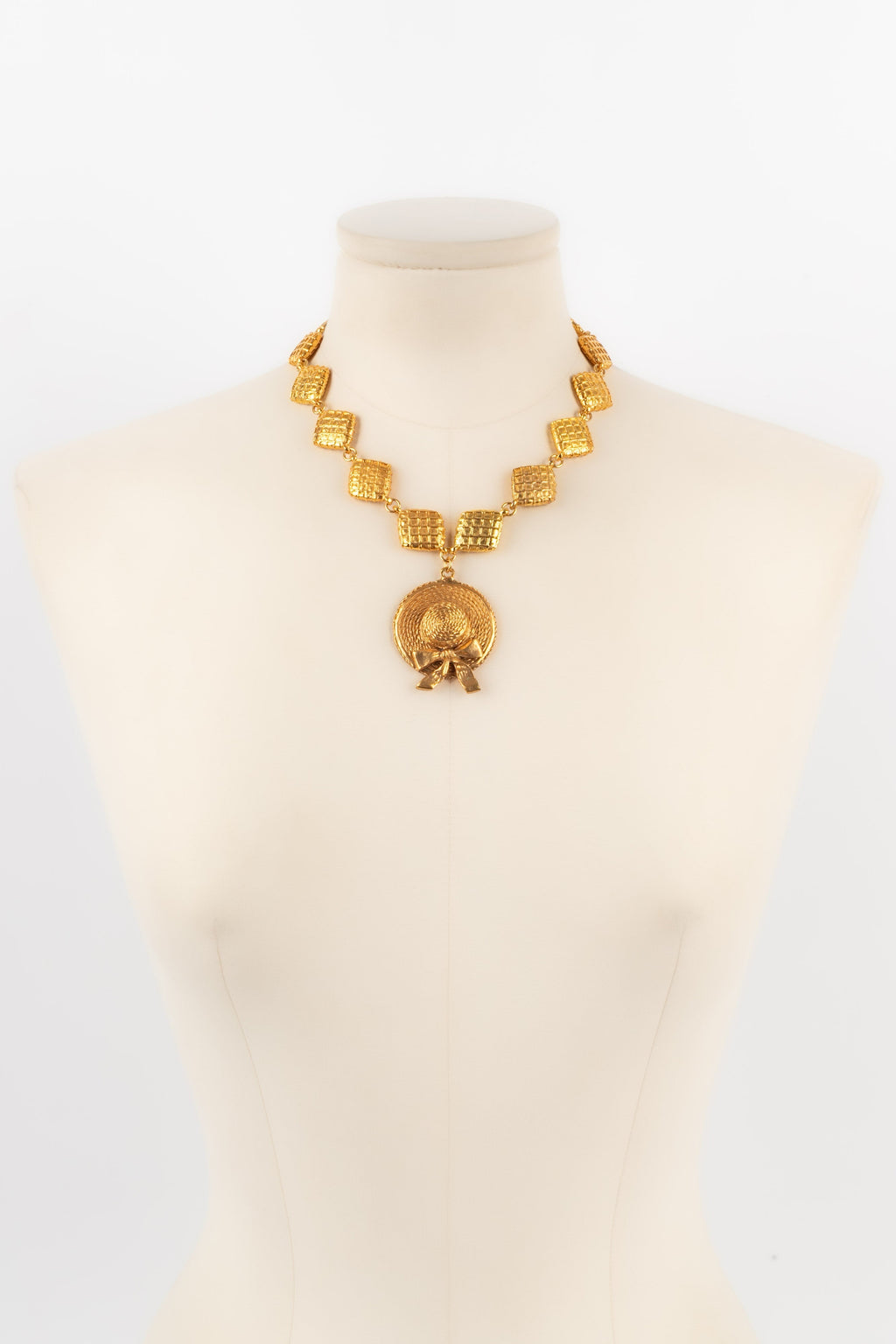 Collier matelass�� Chanel 1990s