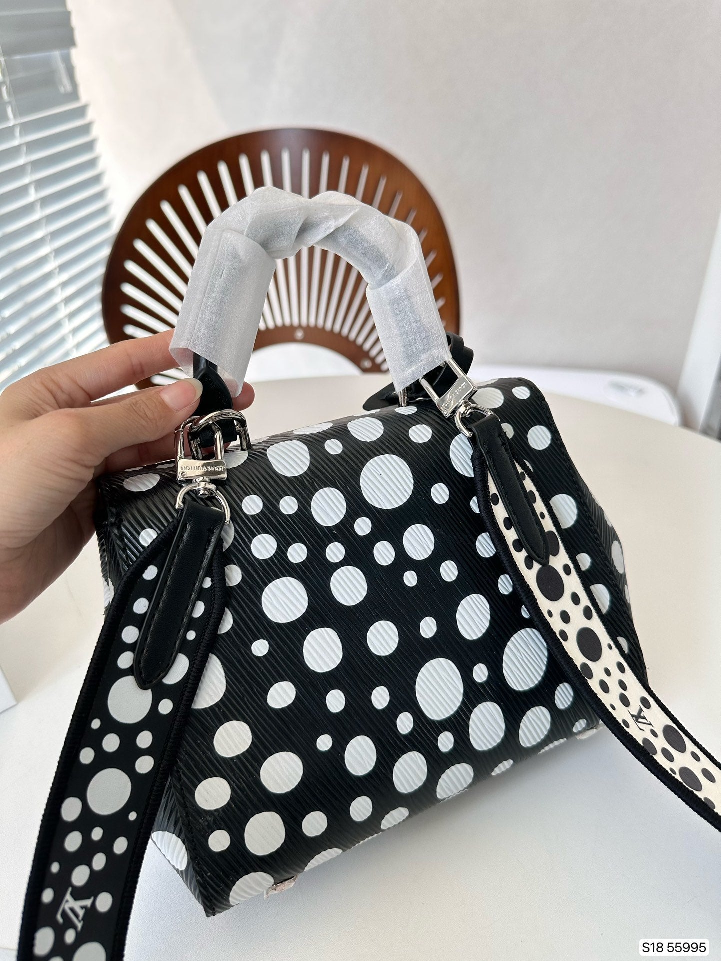 Luxury Bags Louis Vuitton  844