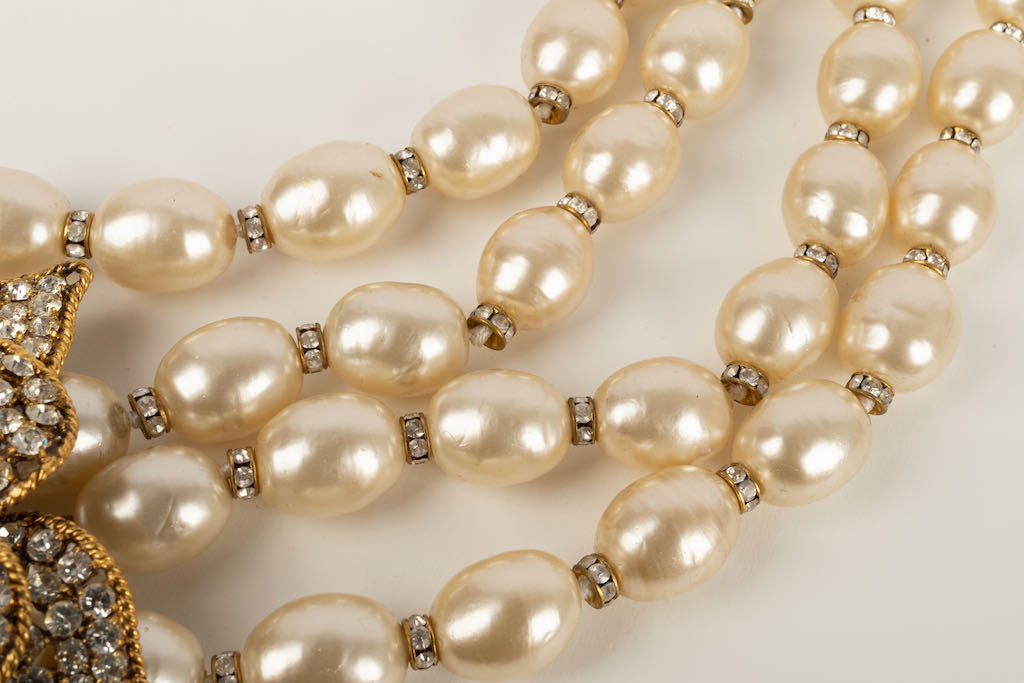 Collier cam��lia Chanel