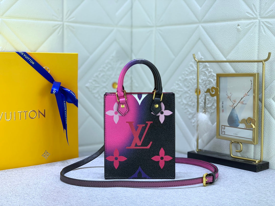 Luxury Bags Louis Vuitton  822