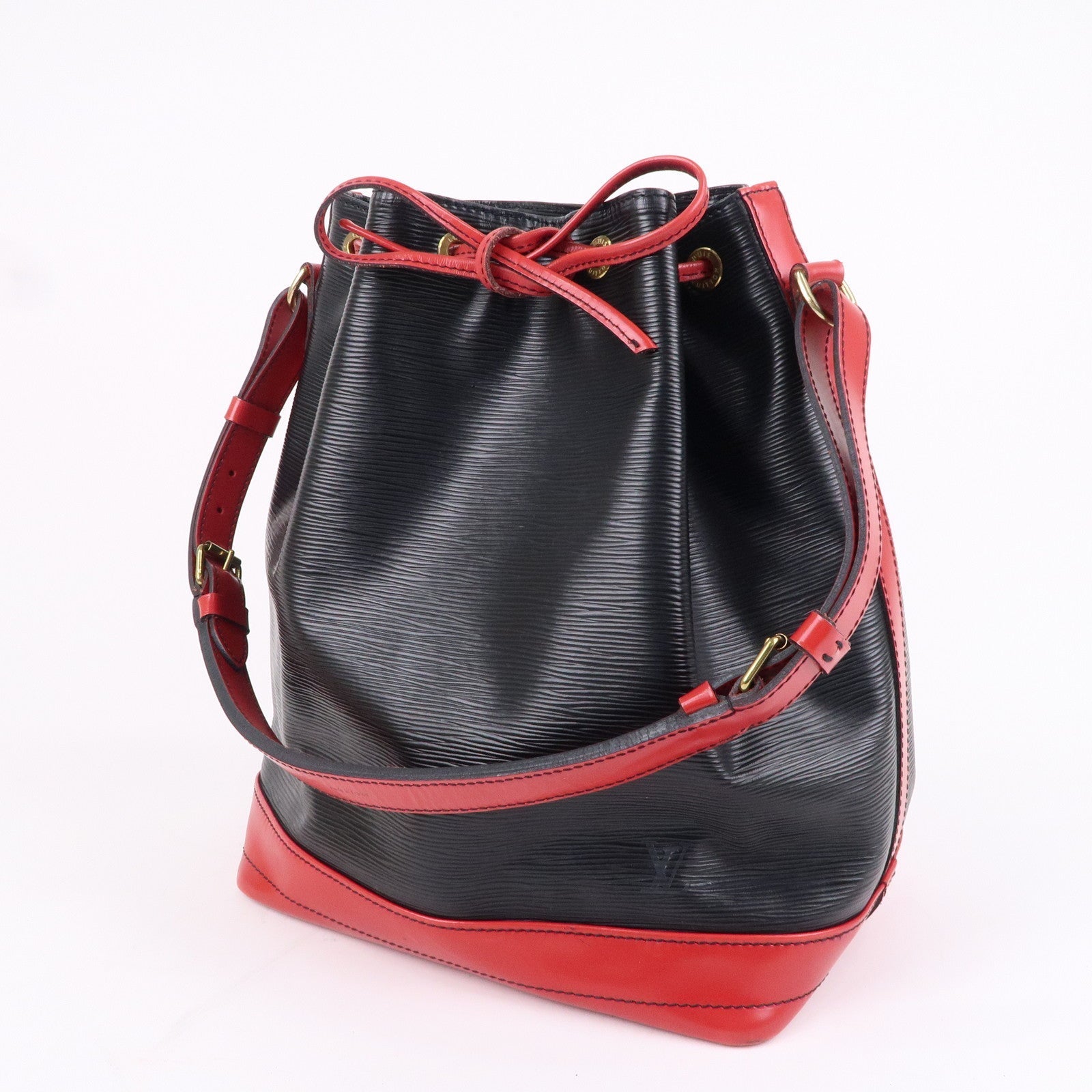 Louis Vuitton Epi Noe Shoulder Bag Noir Castilian Red M44017