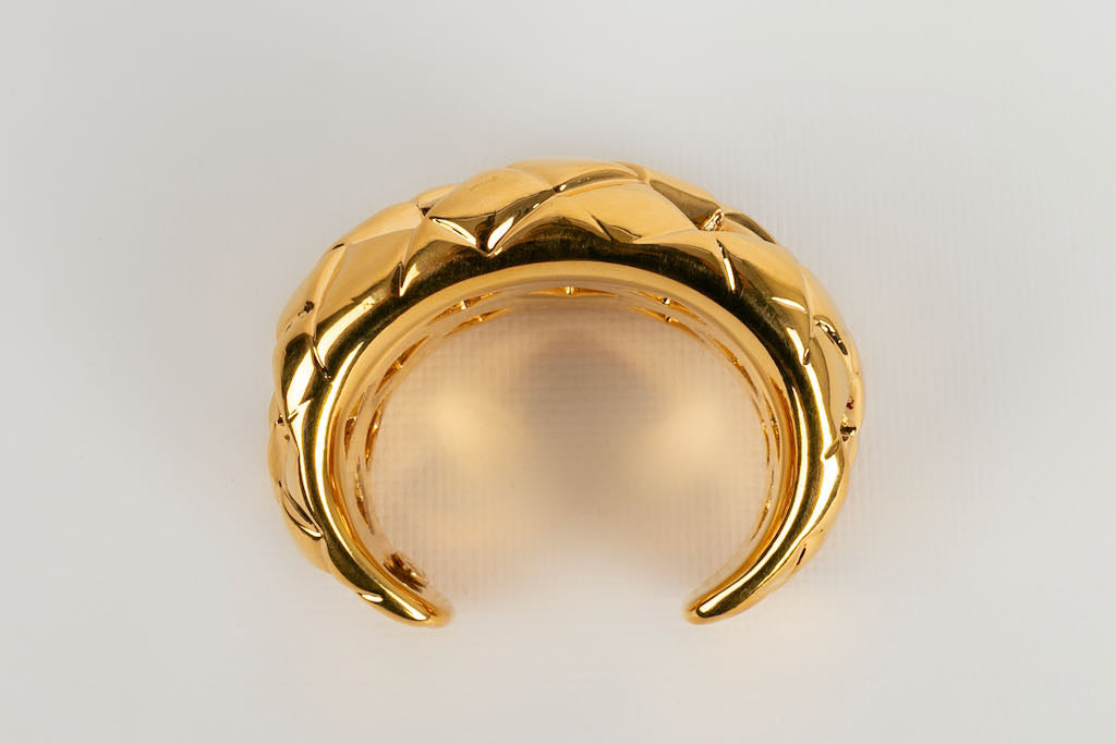 Manchette en m��tal dor�� Chanel