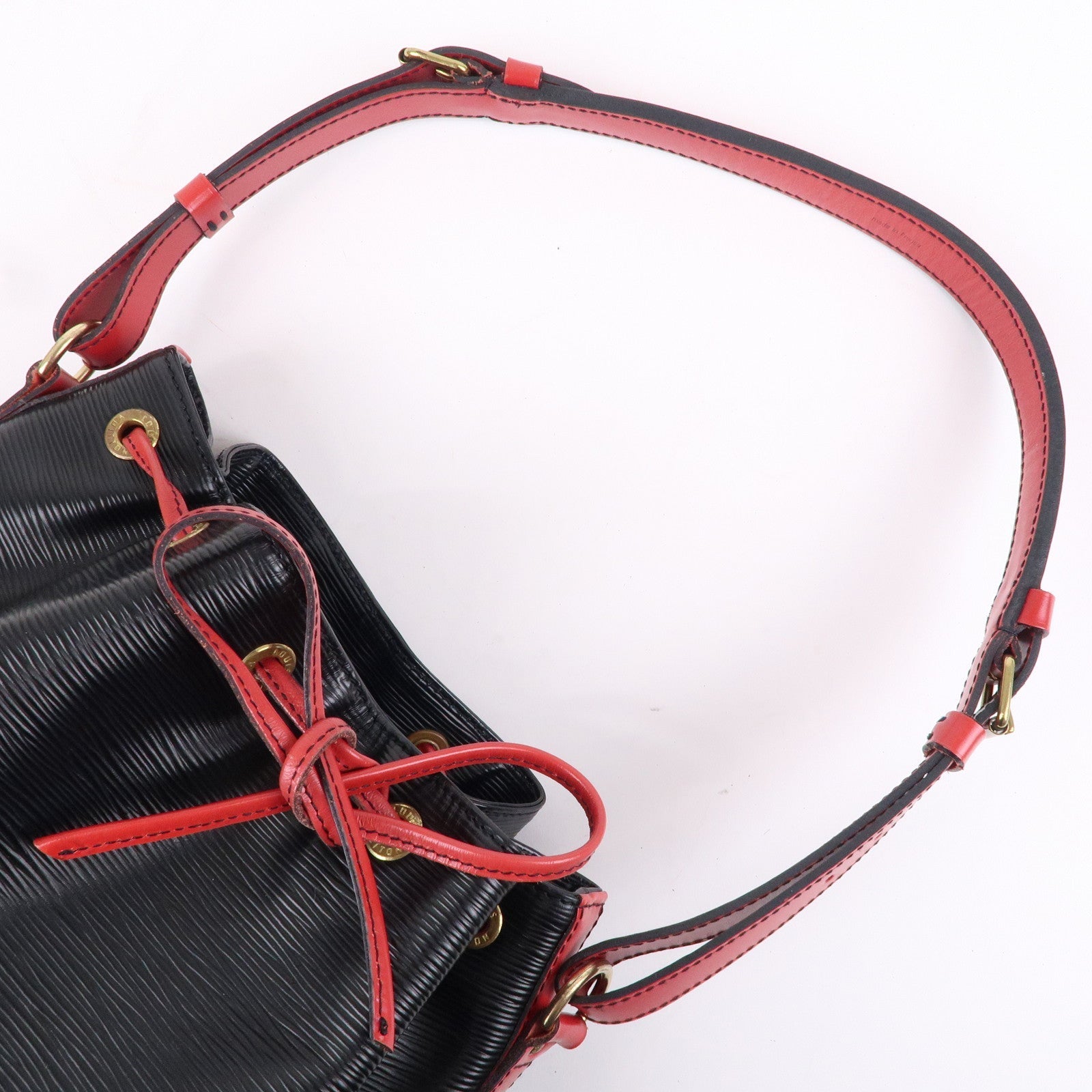 Louis Vuitton Epi Noe Shoulder Bag Noir Castilian Red M44017