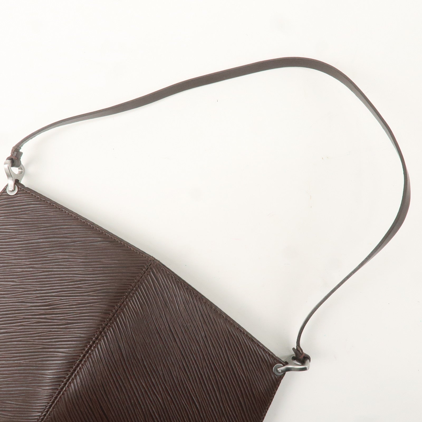 Louis Vuitton Epi Pochette Demi-Lune Hand Bag Mocha M5262D