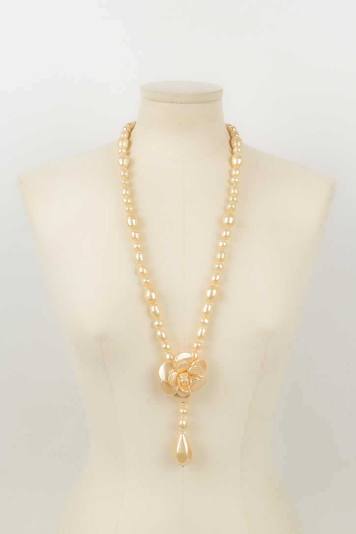 Collier cam��lia Chanel Printemps 1999