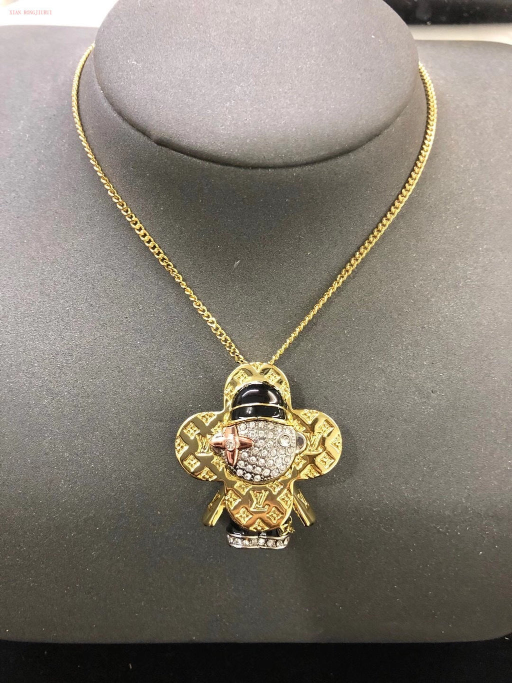 BG - Holiday Necklace louis vuitton032