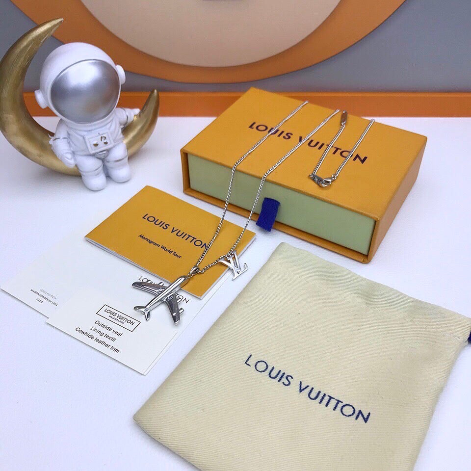 BG - Holiday Necklace louis vuitton013