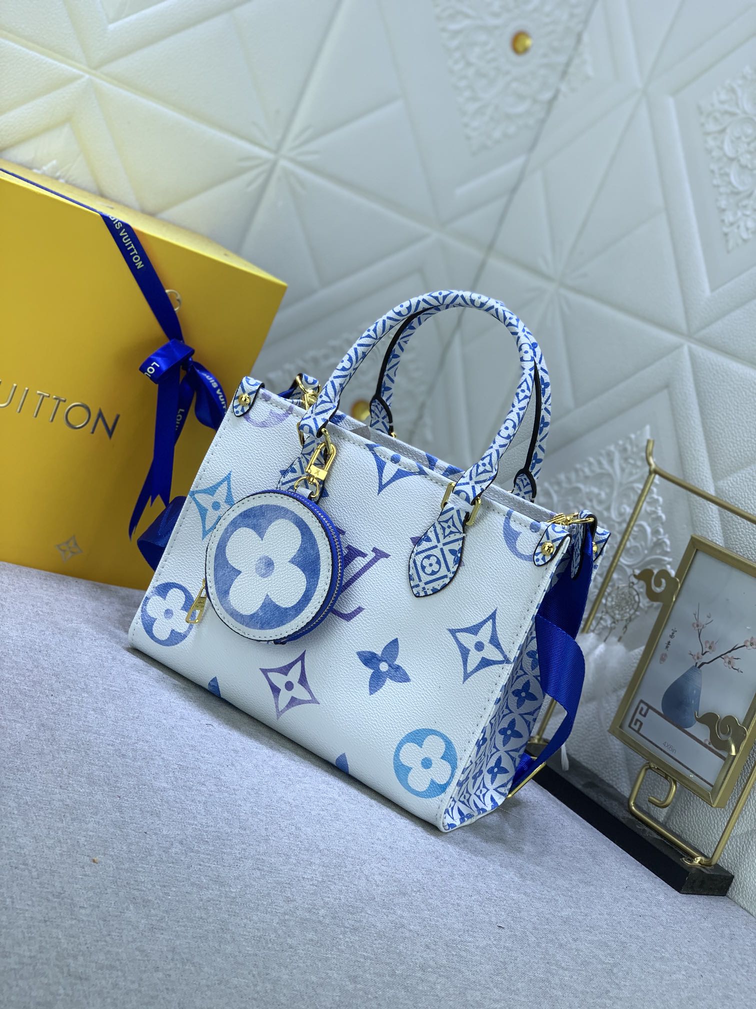 Luxury Bags Louis Vuitton  820