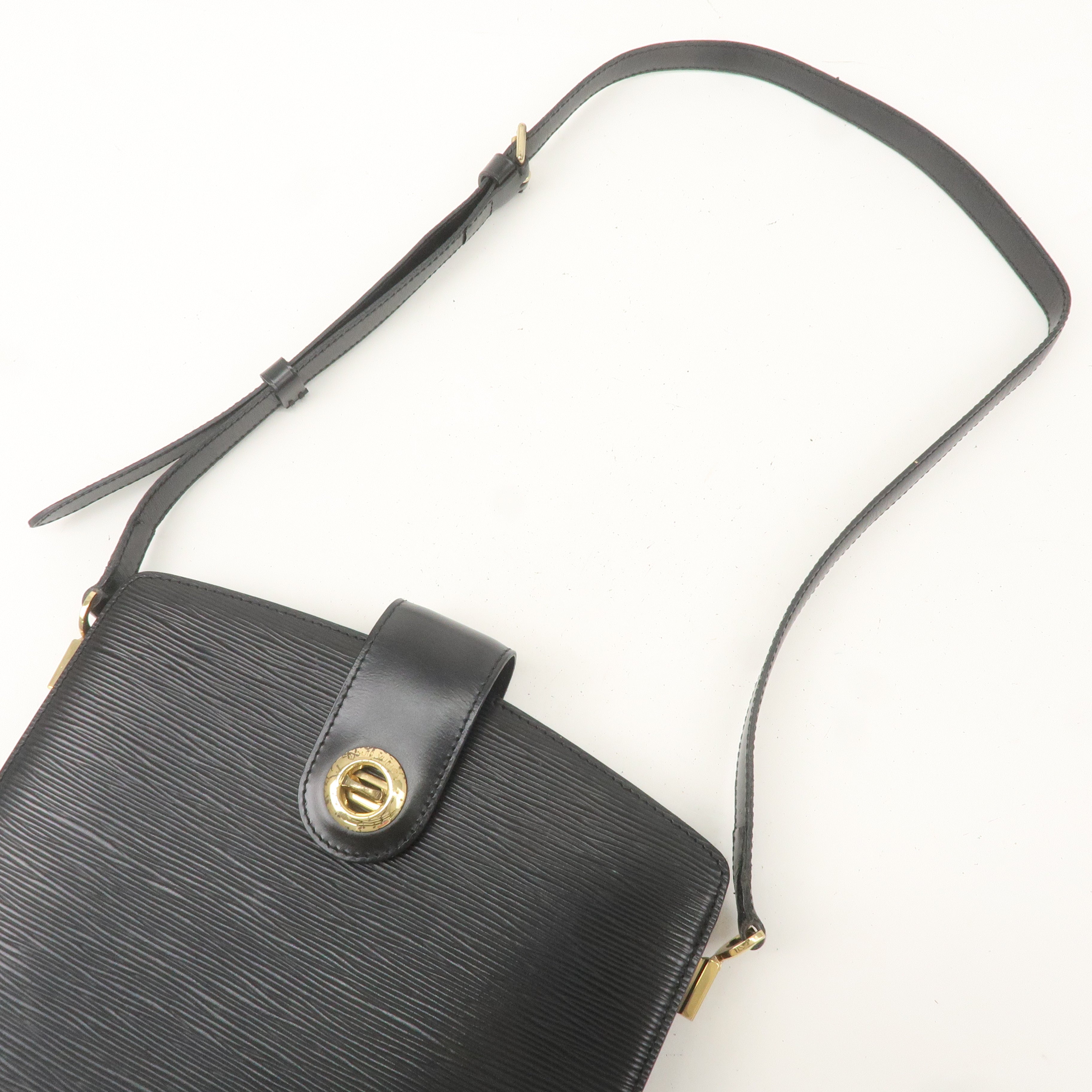 Louis Vuitton Epi Capucines Shoulder Bag Noir Black M52342