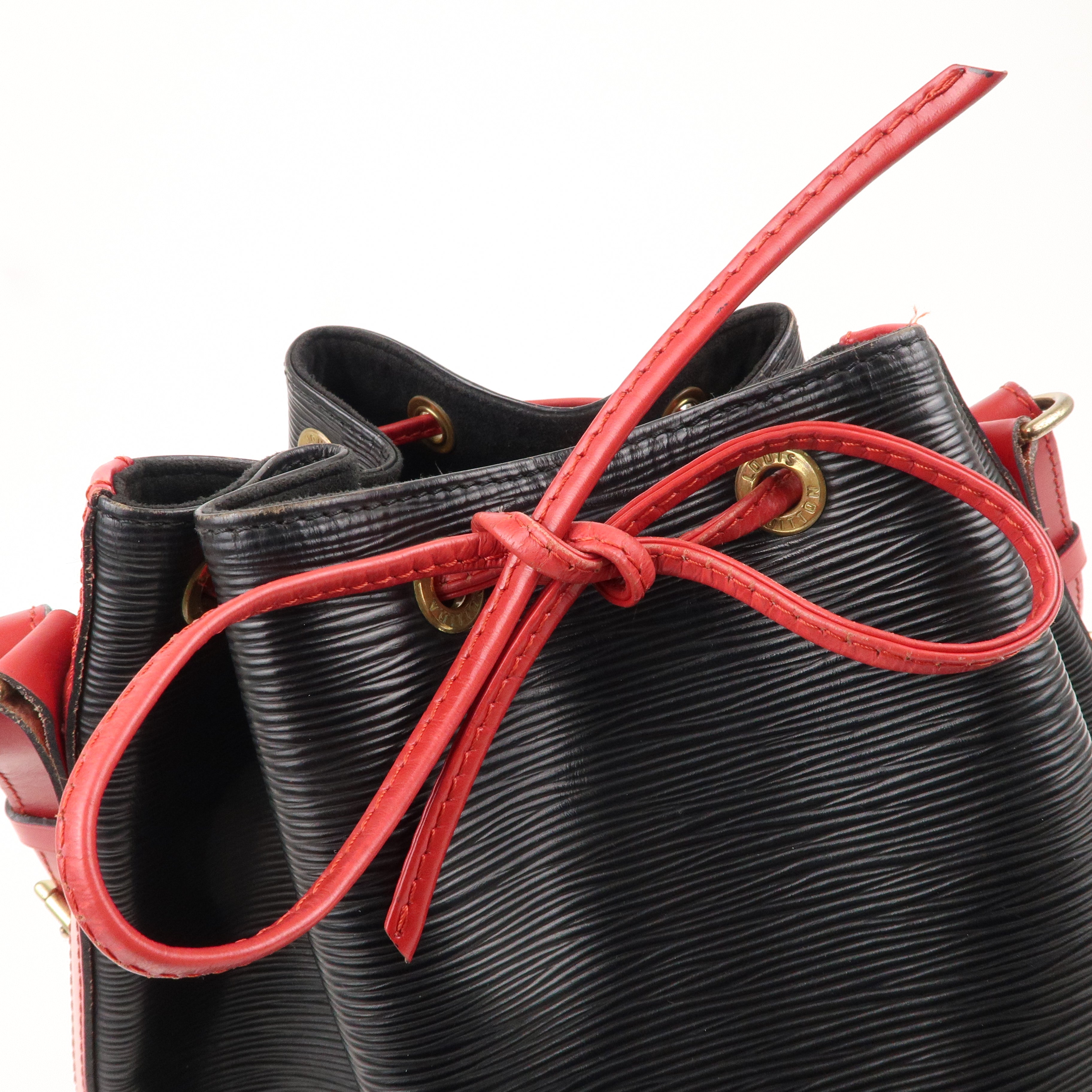 Louis Vuitton Epi Noe Shoulder Bag Noir Castilian Red M44017