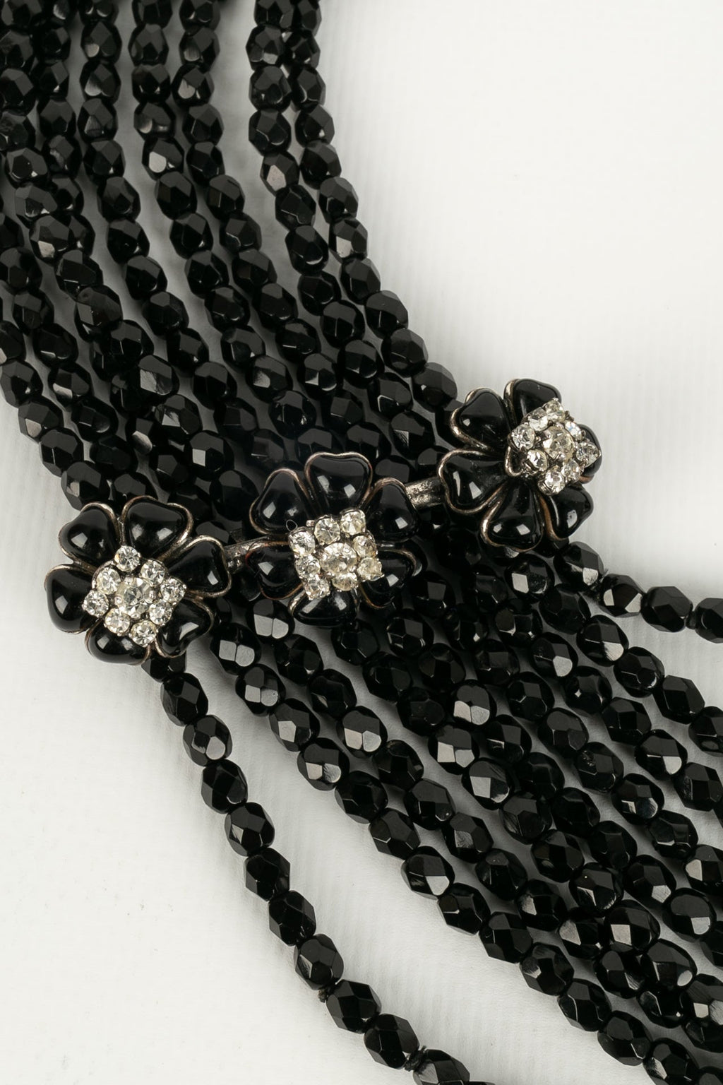 Collier cam��lias Chanel