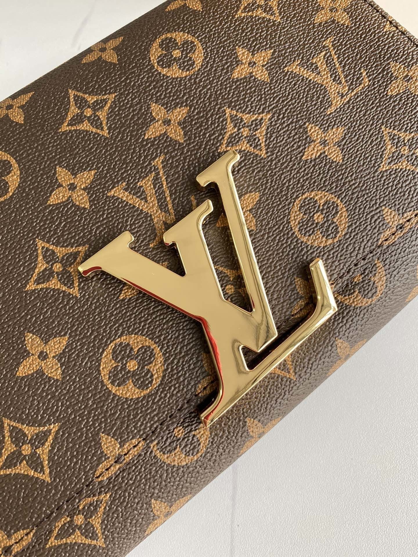 Designer Wallet louis vuitton 056