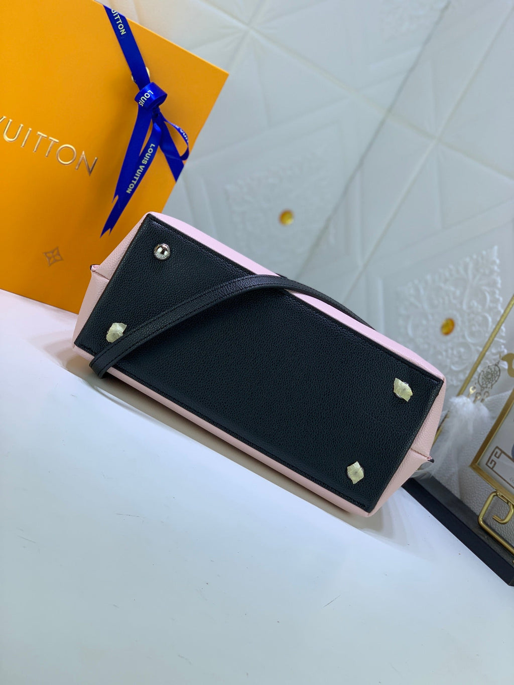 Luxury Bags Louis Vuitton  746