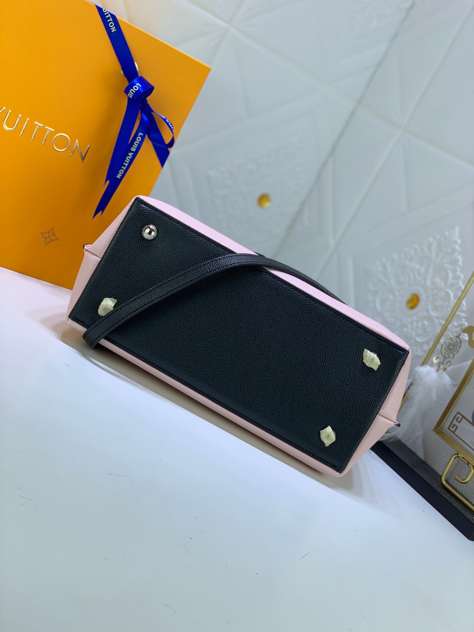 Luxury Bags Louis Vuitton  746