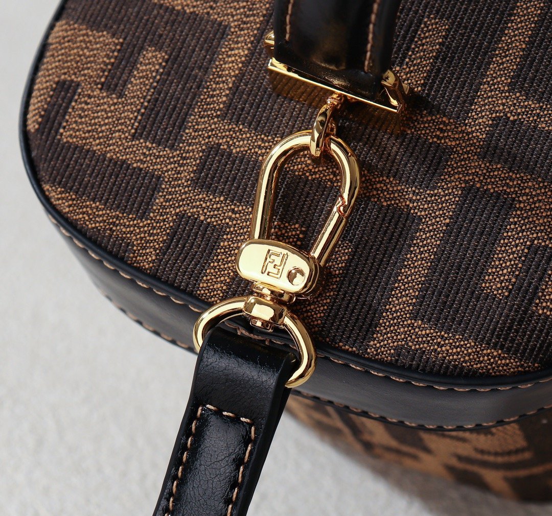 Designer Handbags Fendi 073