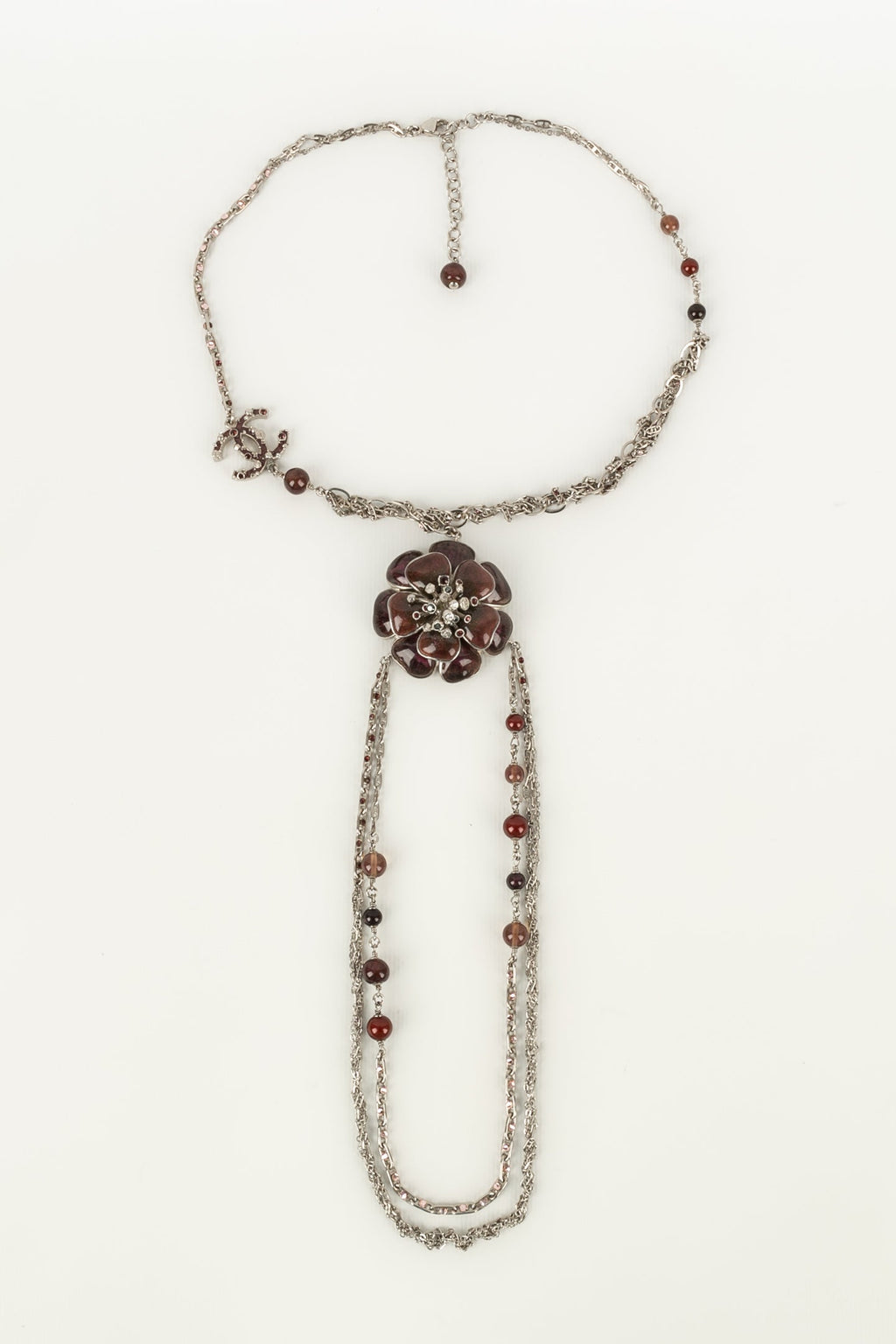 Collier cam��lia Chanel