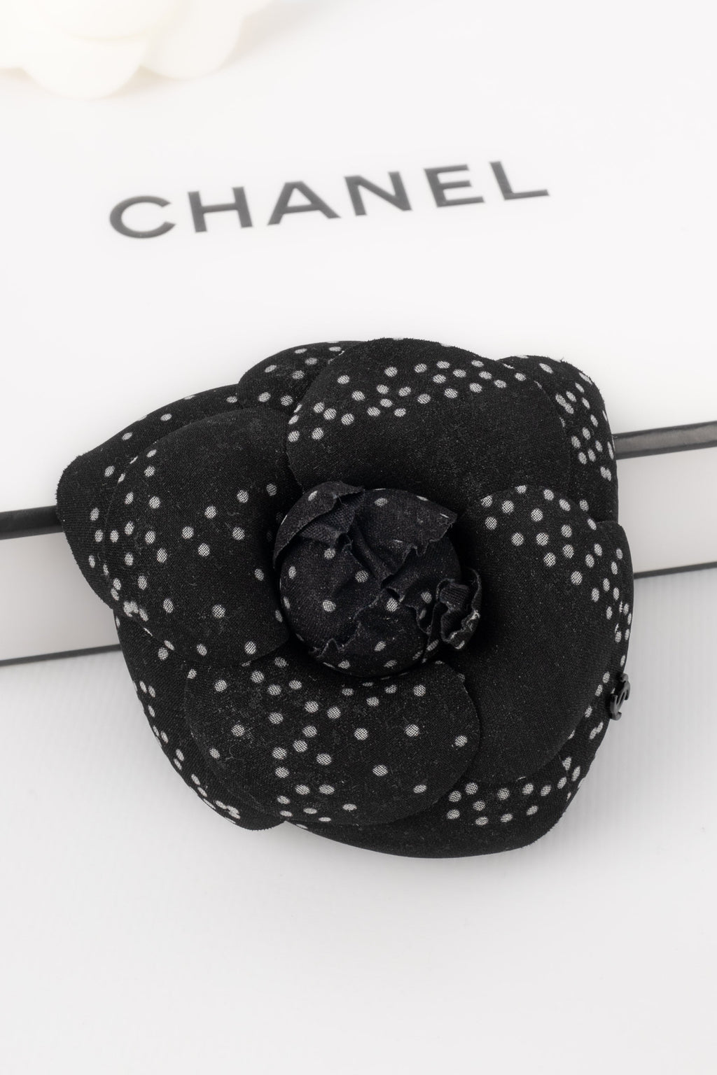 Broche camélia Chanel