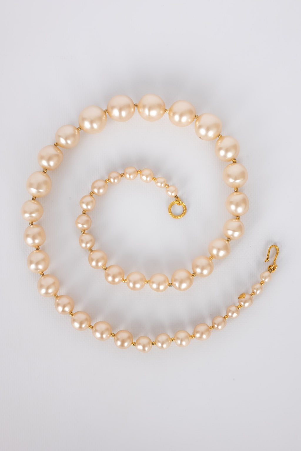 Collier de perles nacr��es Chanel 1990s