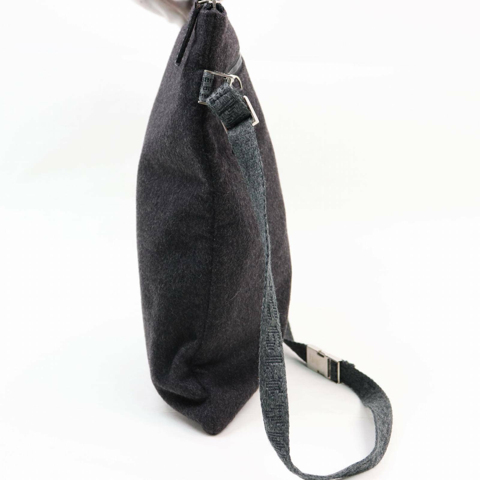 Indistinguishable  Fendi Shoulder Bag Gray Wool (SHC1-15308)