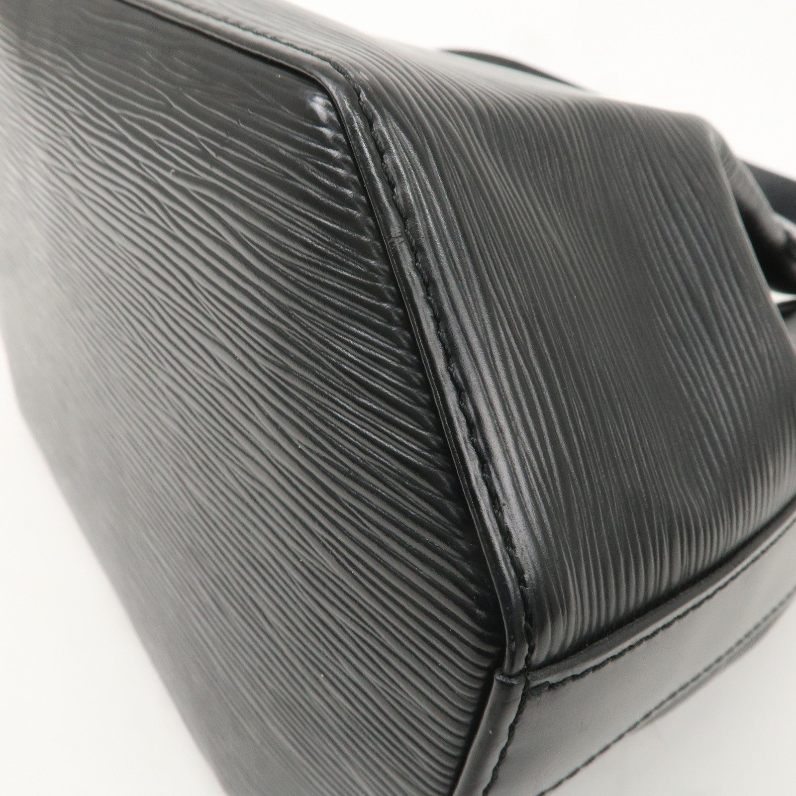 Louis Vuitton Epi Sac D'epaule PM Bucket Bag Noir Black M80157