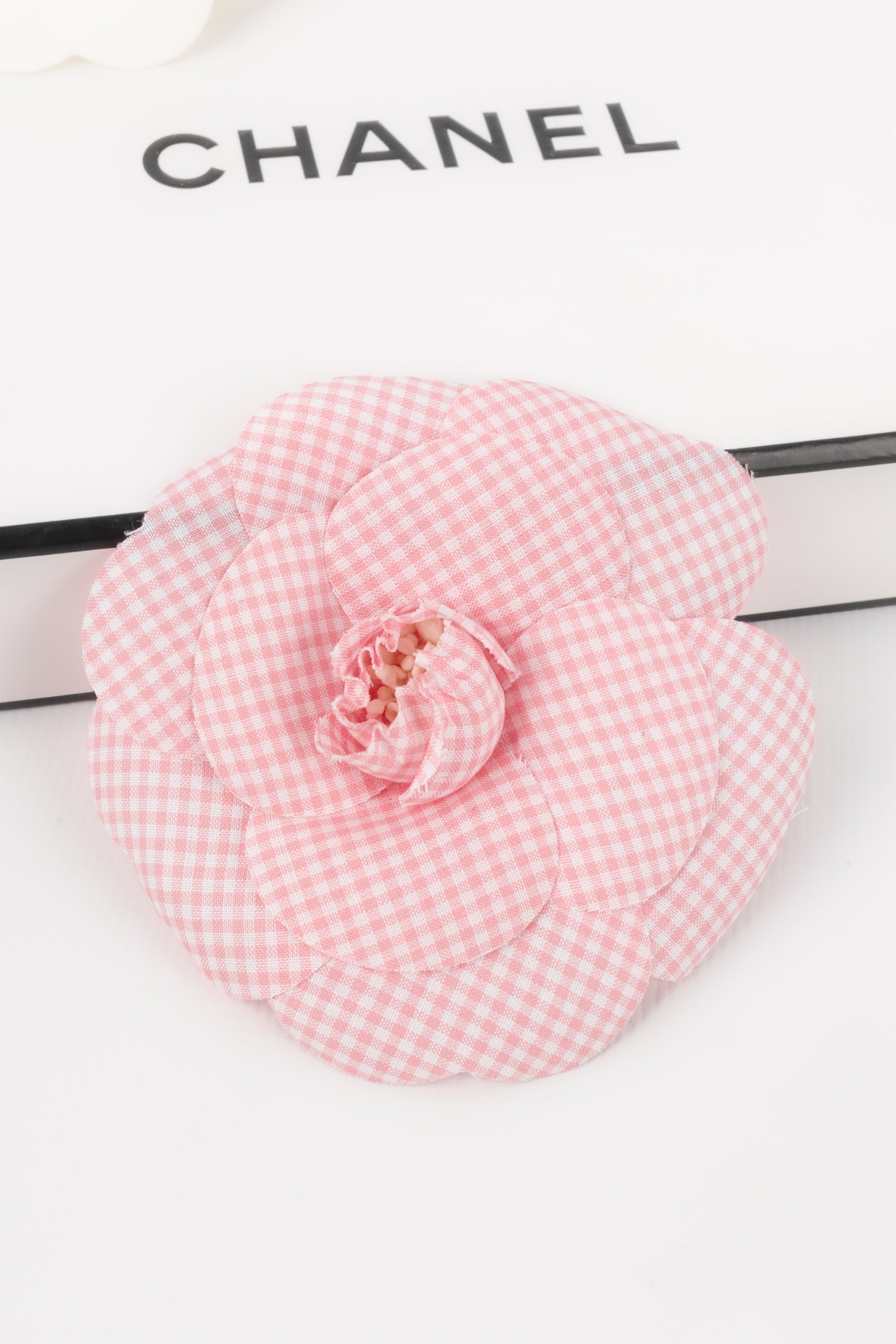 Broche camélia Chanel