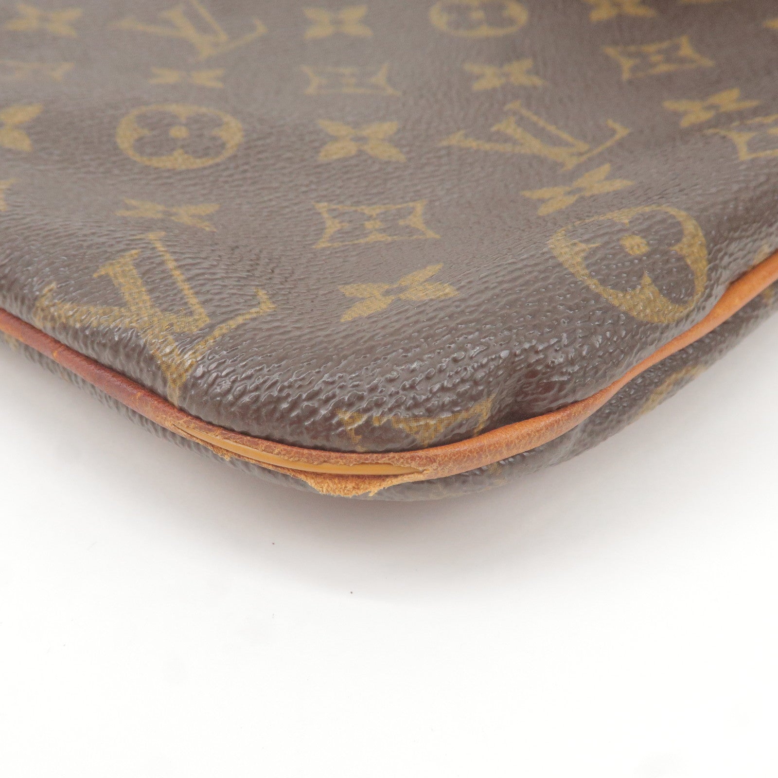 Louis Vuitton Monogram Pochette Bosphore Shoulder Bag M40044