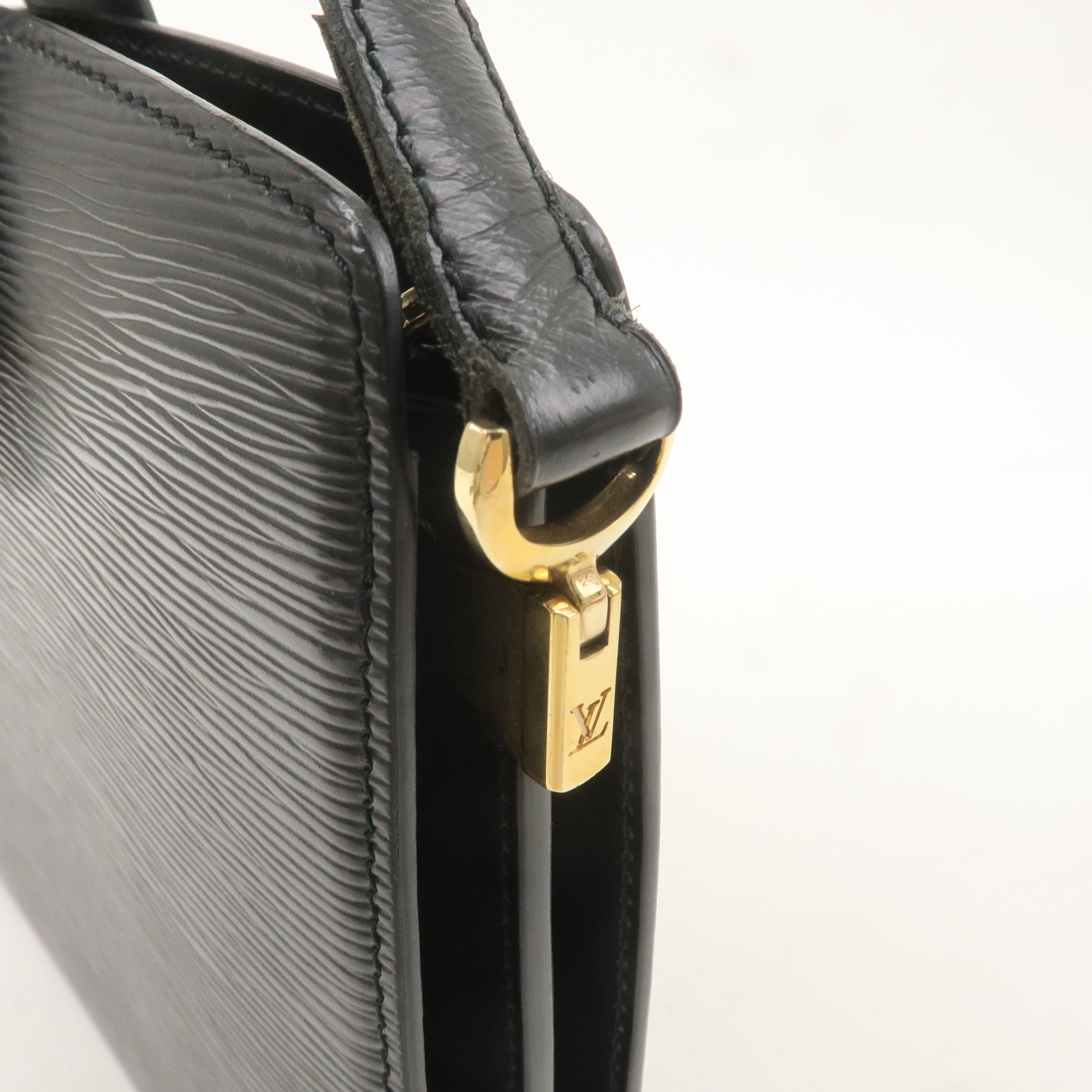 Louis Vuitton Epi Capucines Shoulder Bag Noir Black M52342