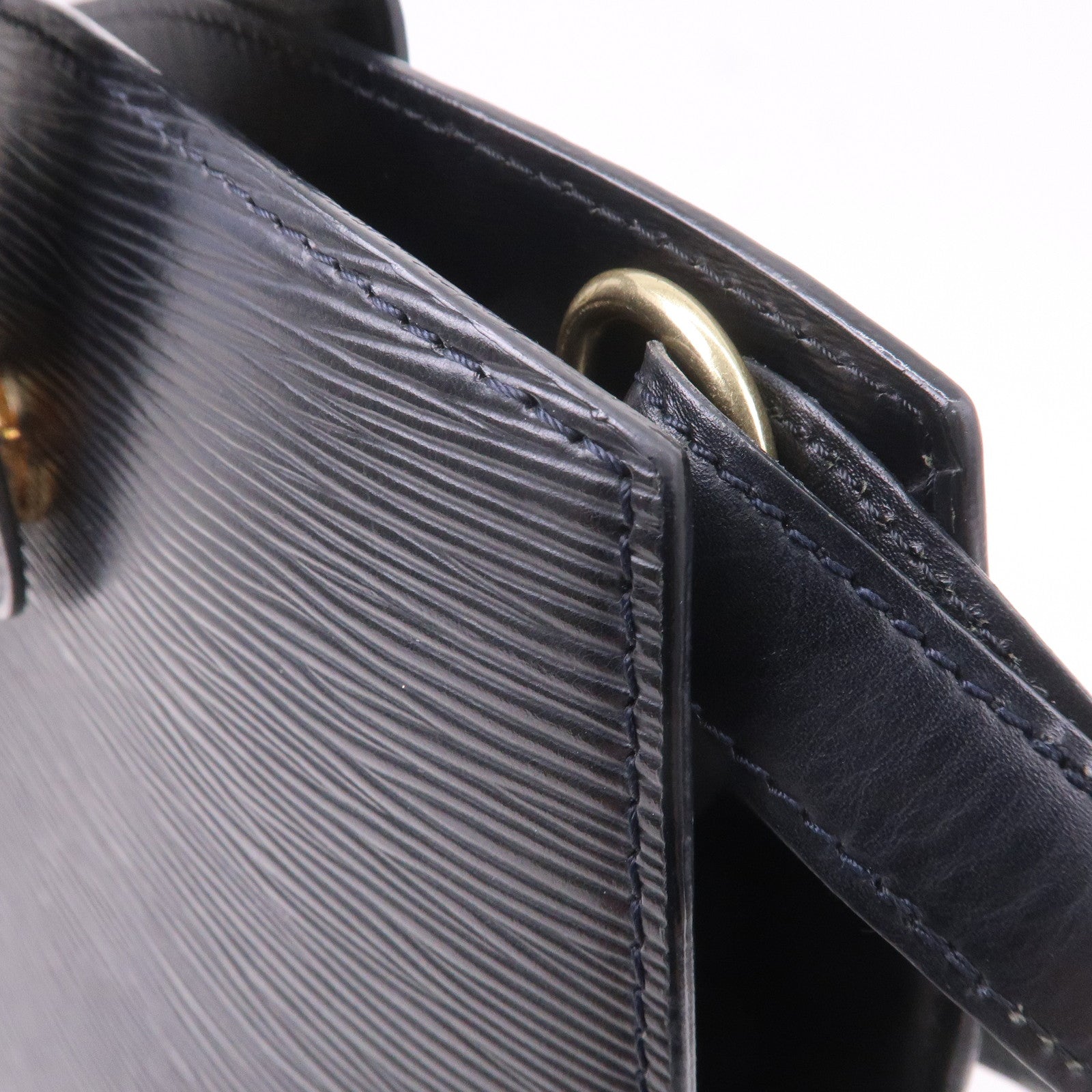 Louis Vuitton Epi Cluny Shoulder Bag Black Noir M52252