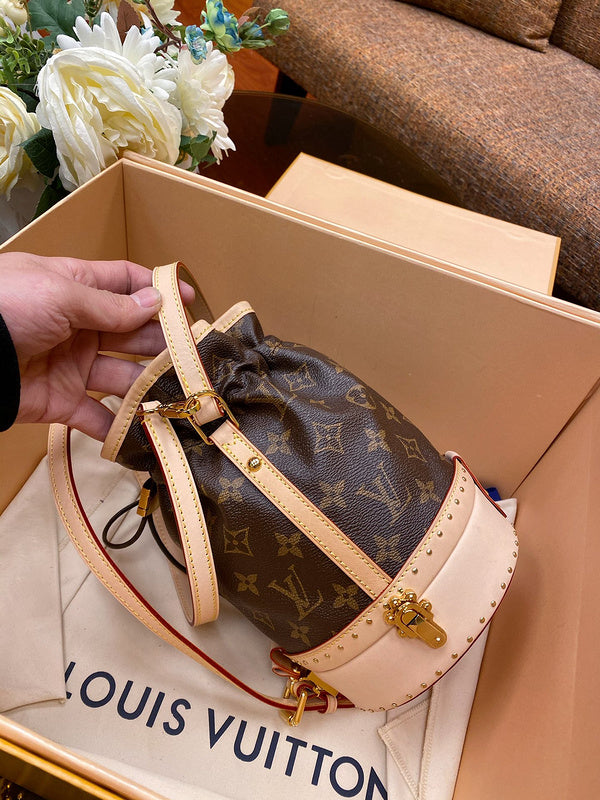Louis Vuitton Luxury Bags 2698
