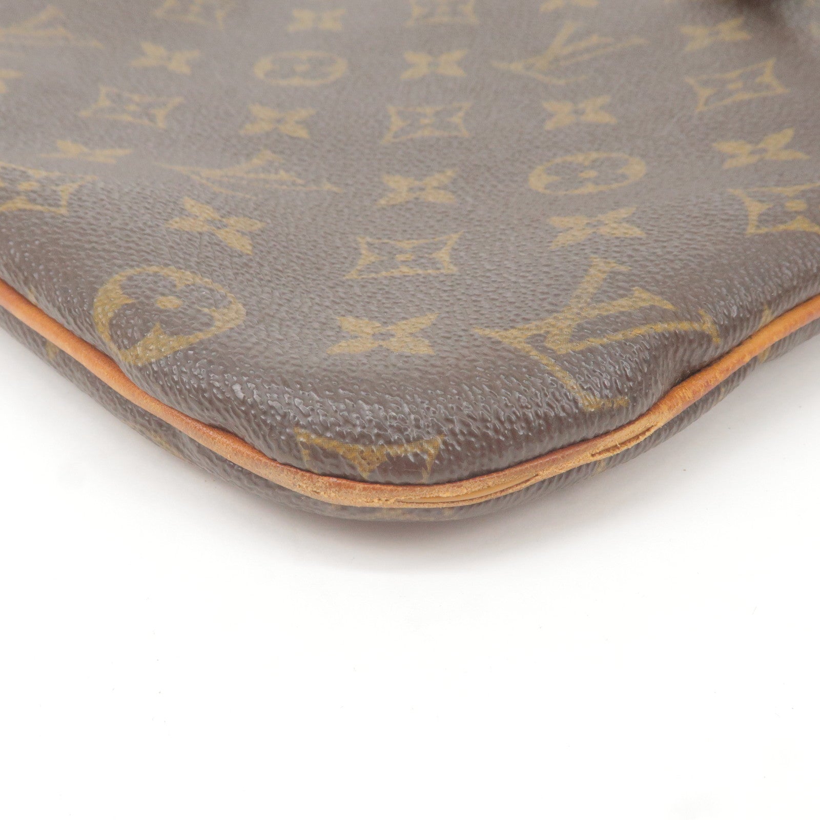 Louis Vuitton Monogram Pochette Bosphore Shoulder Bag M40044