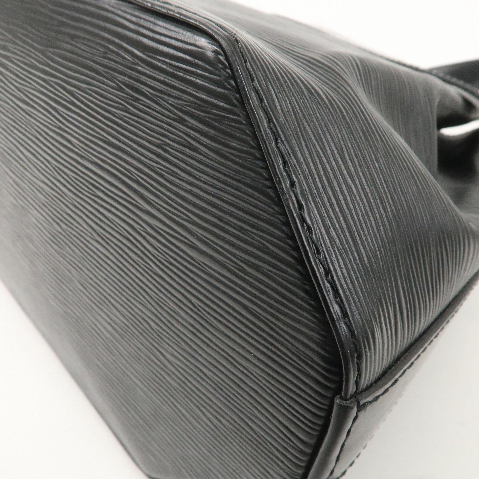Louis Vuitton Epi Sac D'epaule PM Bucket Bag Noir Black M80157