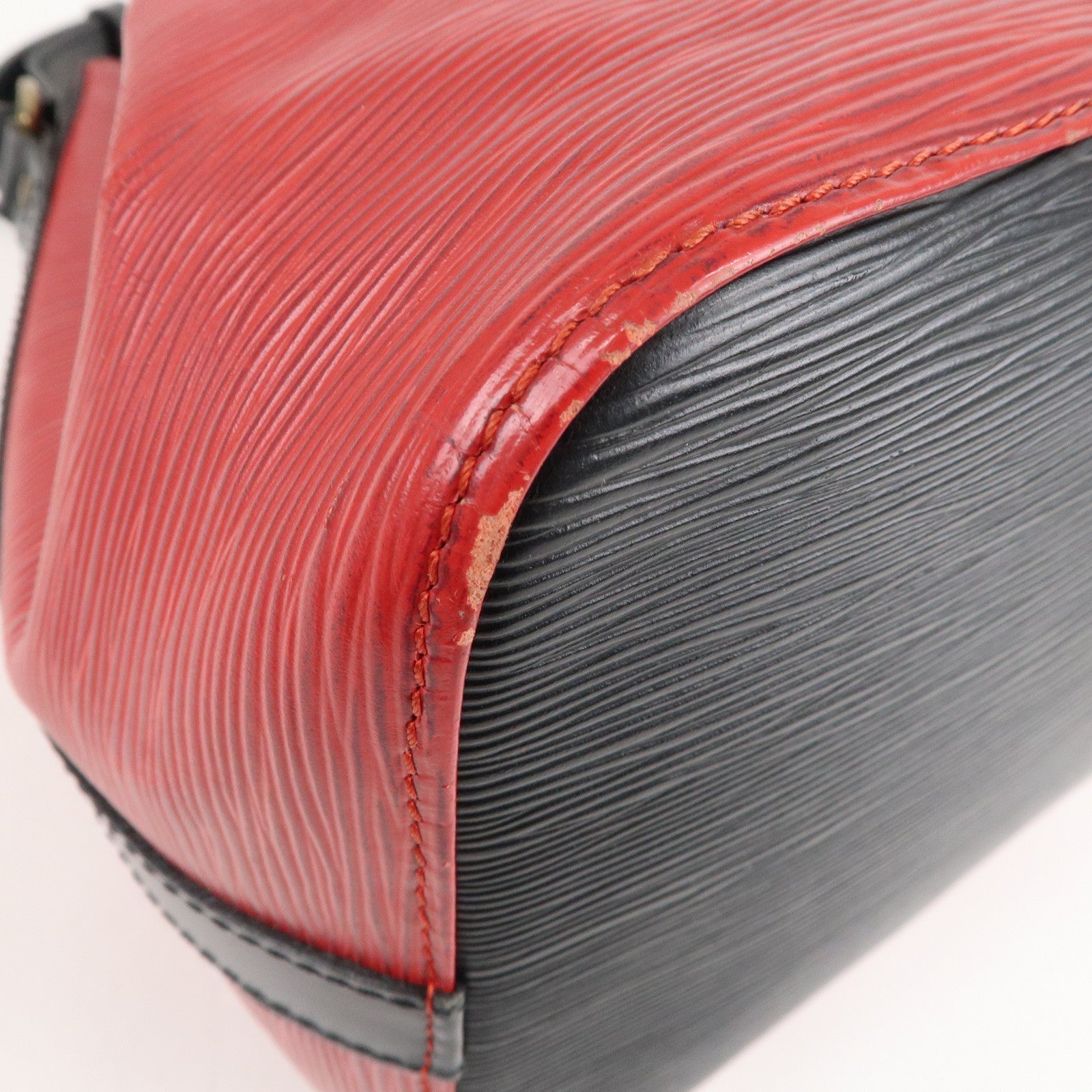 Louis Vuitton Epi Petit Noe Shoulder Bag Noir Castilian Red M44172