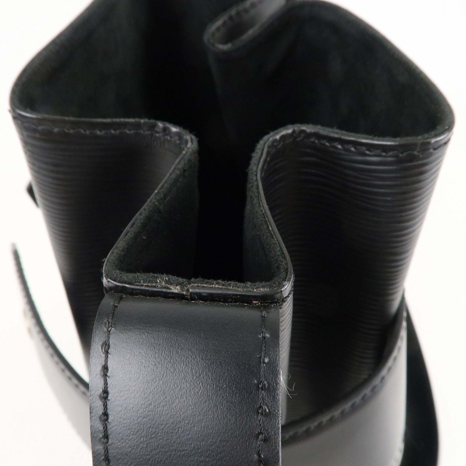 Louis Vuitton Epi Sac D'epaule PM Bucket Bag Noir Black M80157