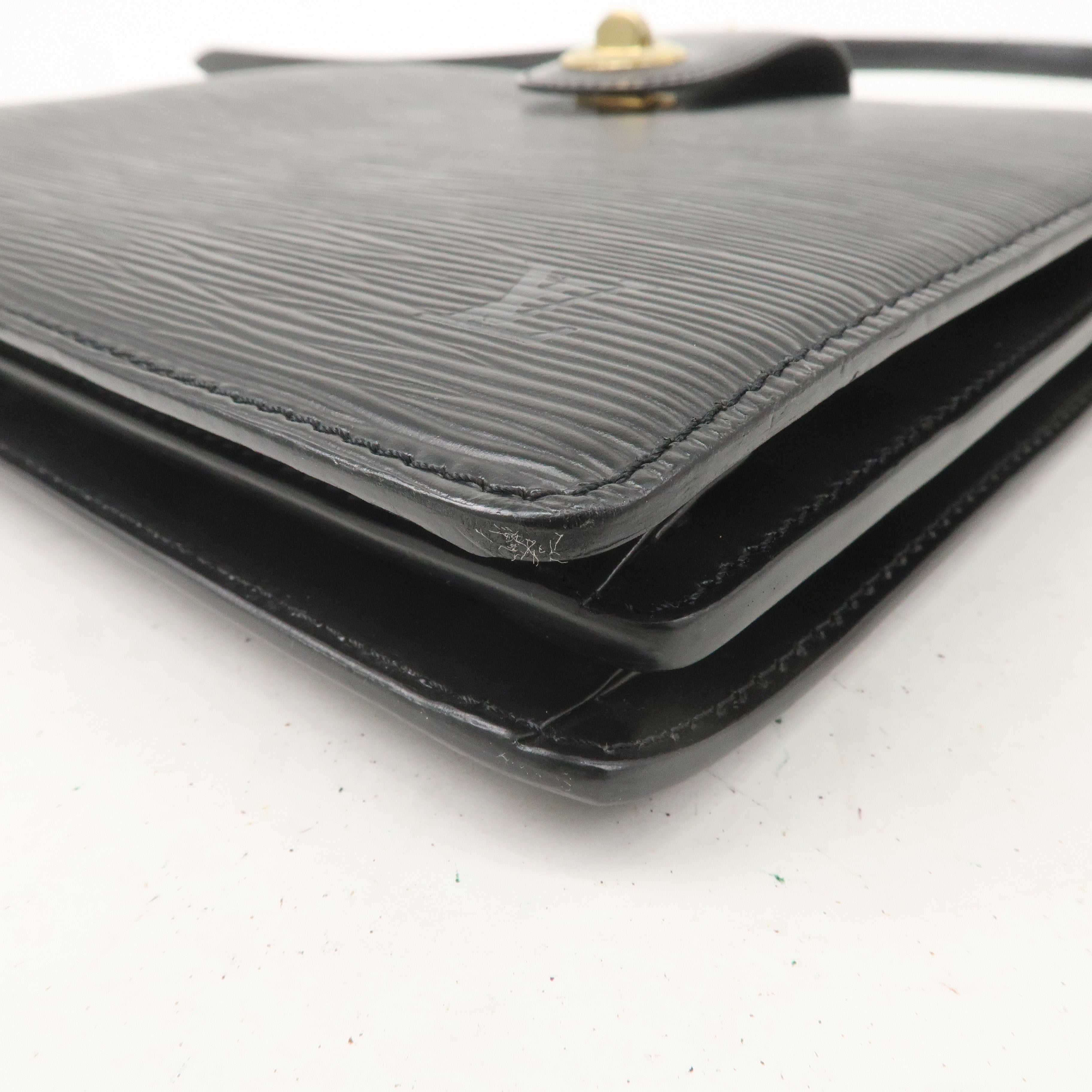 Louis Vuitton Epi Capucines Shoulder Bag Noir Black M52342