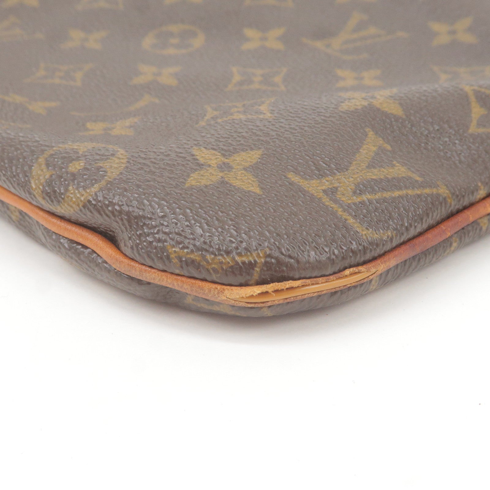 Louis Vuitton Monogram Pochette Bosphore Shoulder Bag M40044
