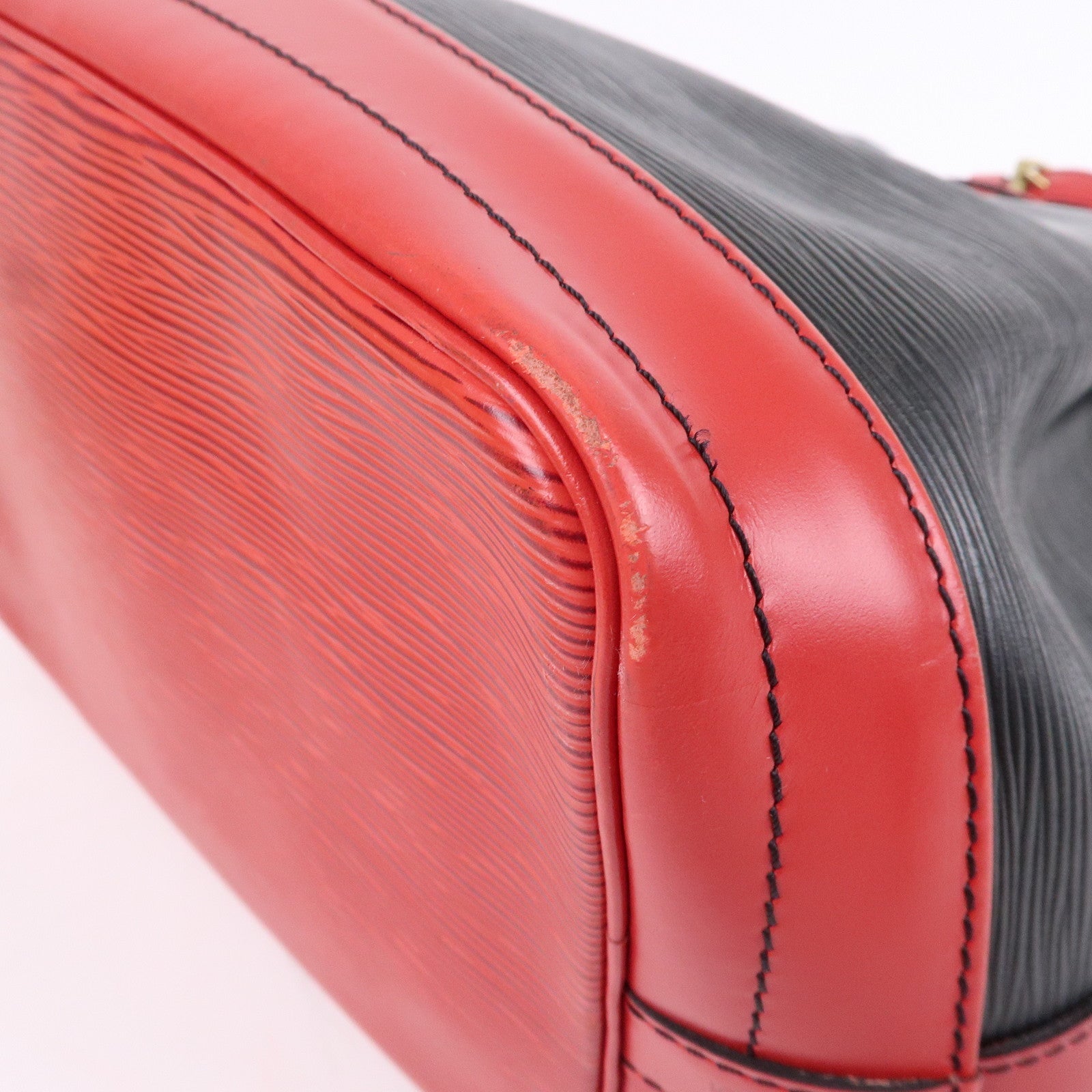 Louis Vuitton Epi Noe Shoulder Bag Noir Castilian Red M44017