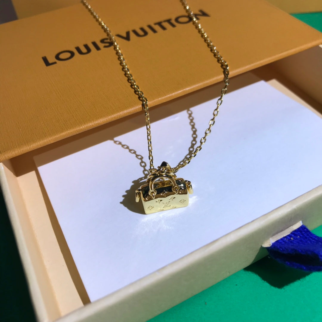 BG - Holiday Necklace louis vuitton027