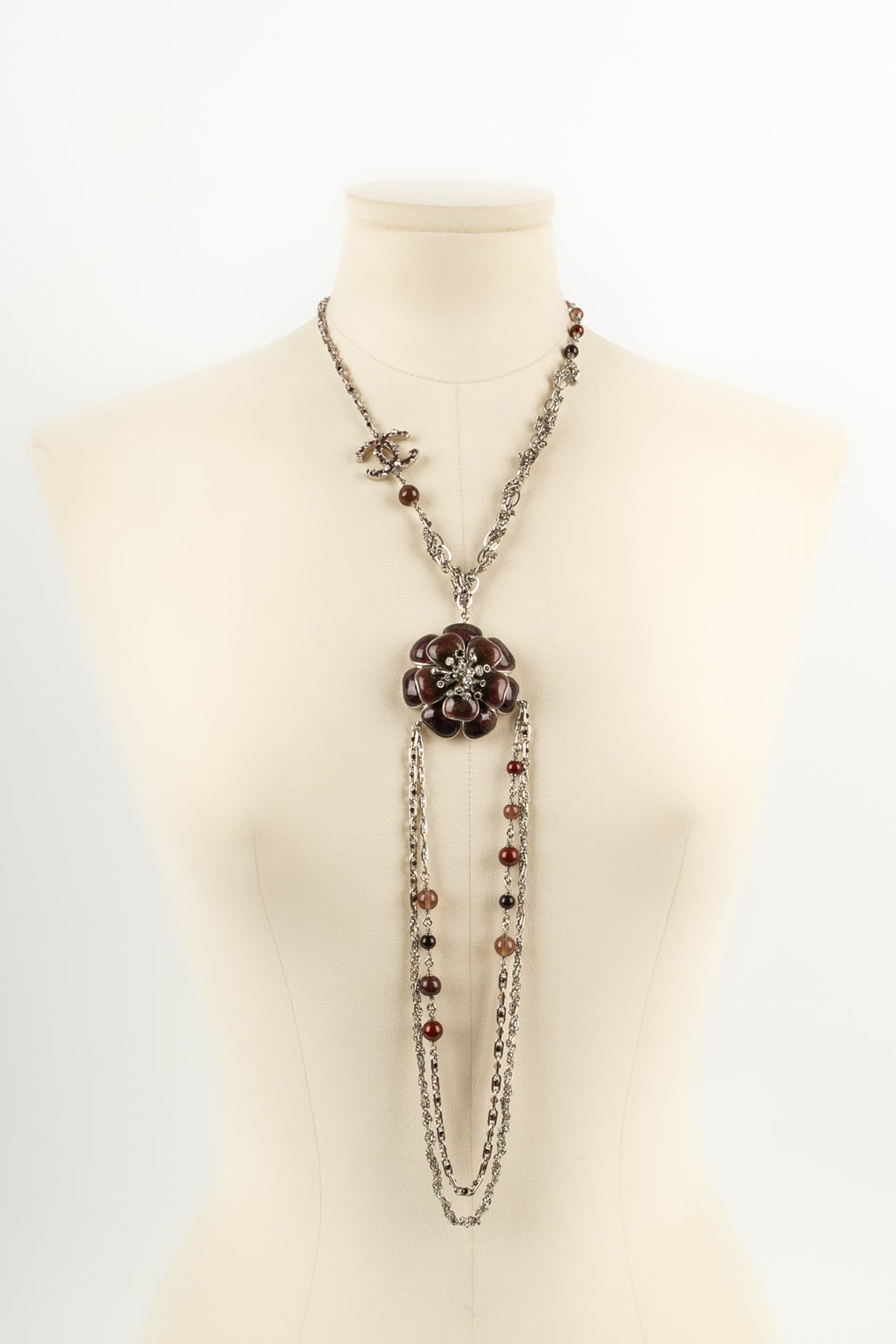 Collier cam��lia Chanel