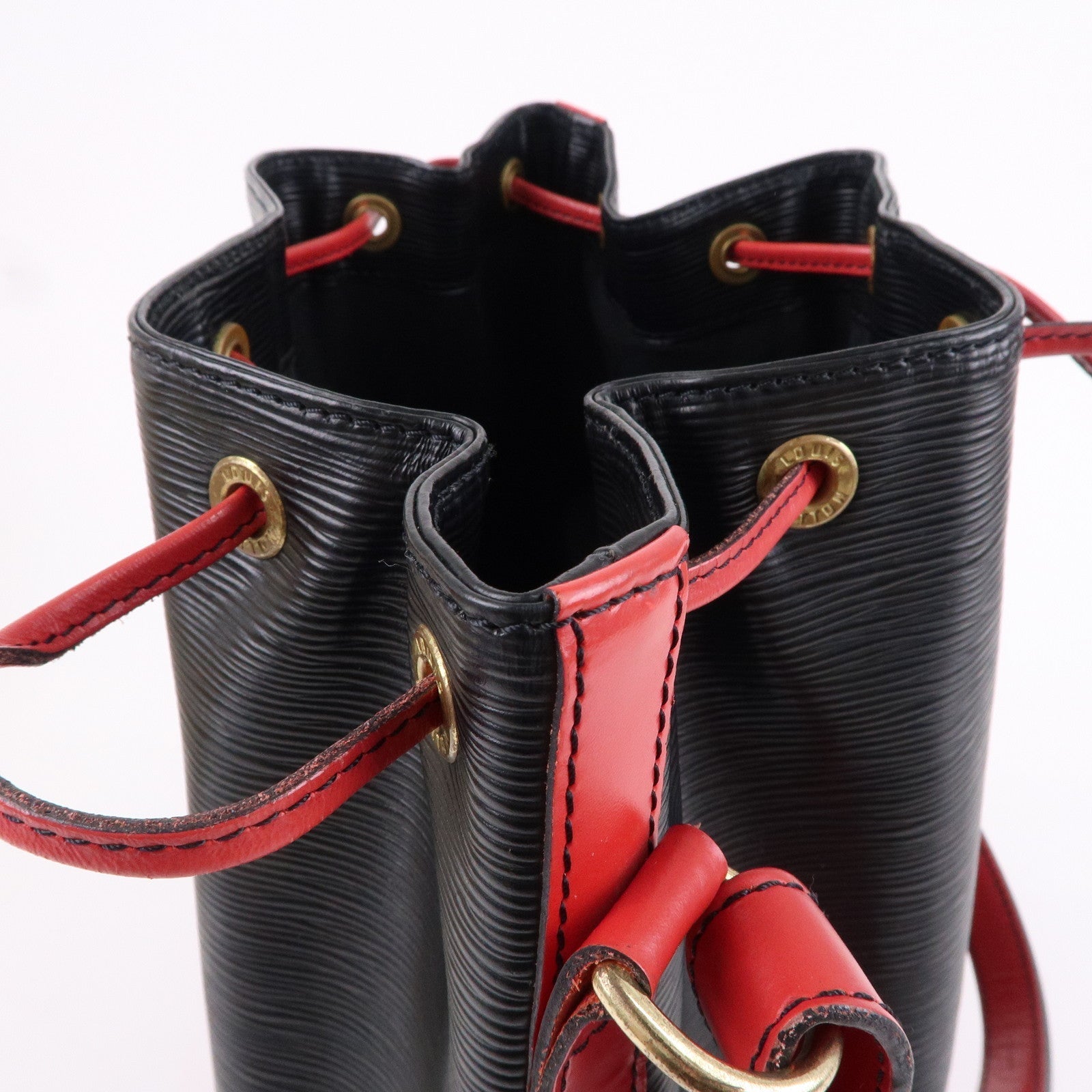 Louis Vuitton Epi Noe Shoulder Bag Noir Castilian Red M44017