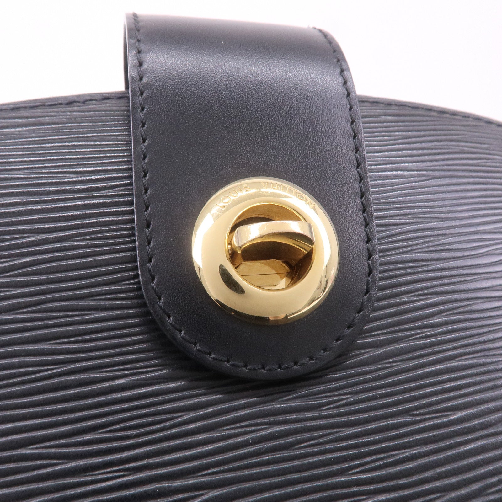 Louis Vuitton Epi Cluny Shoulder Bag Black Noir M52252