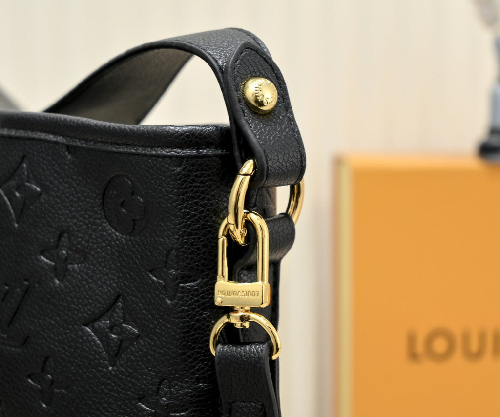 Luxury Bags Louis Vuitton  806