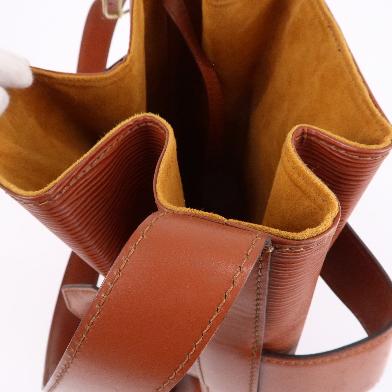Louis Vuitton Epi Sac D'epaule GM Bucket Bag Kenya Brown M80193