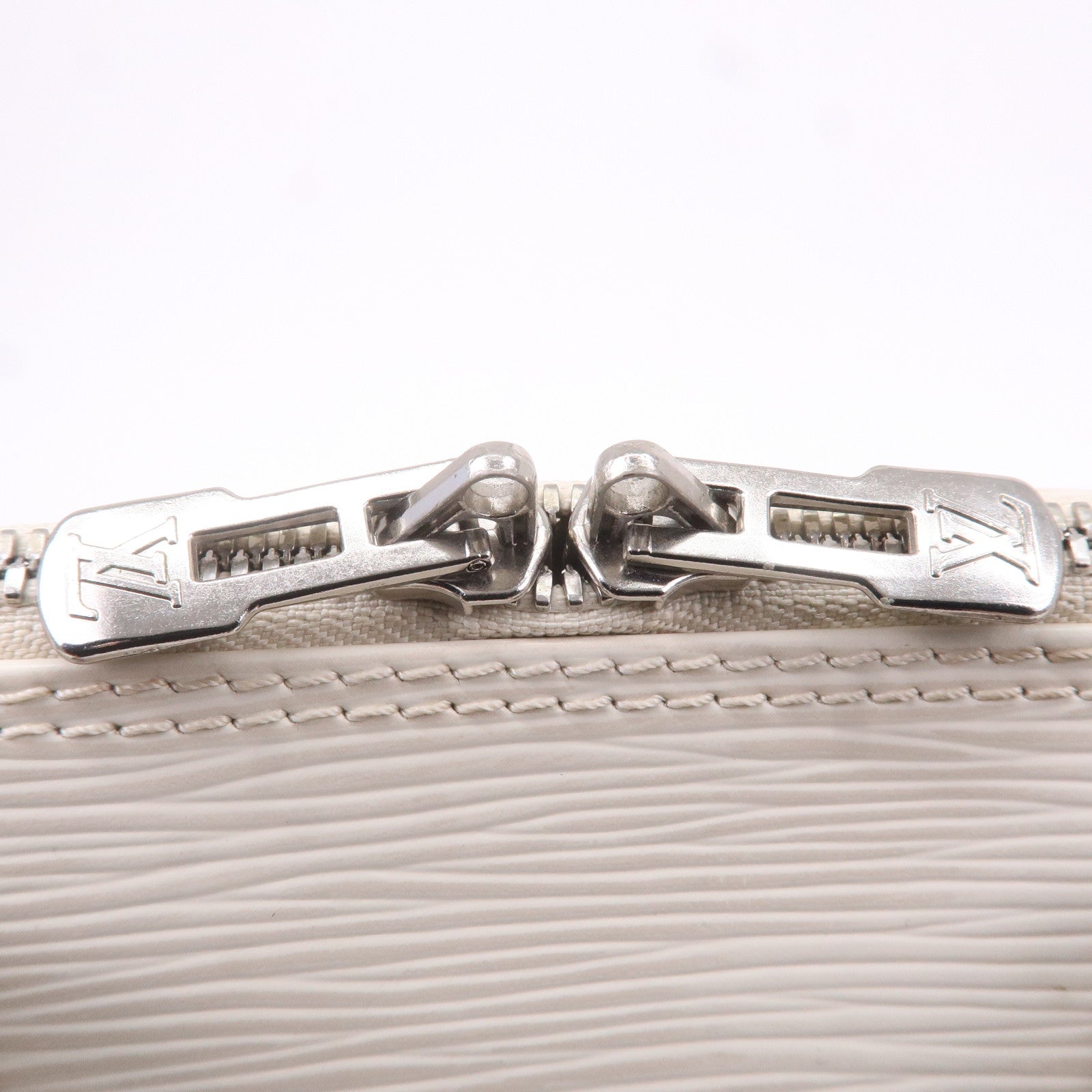 Louis Vuitton Epi Alma Hand Bag White Ivoire M5280J