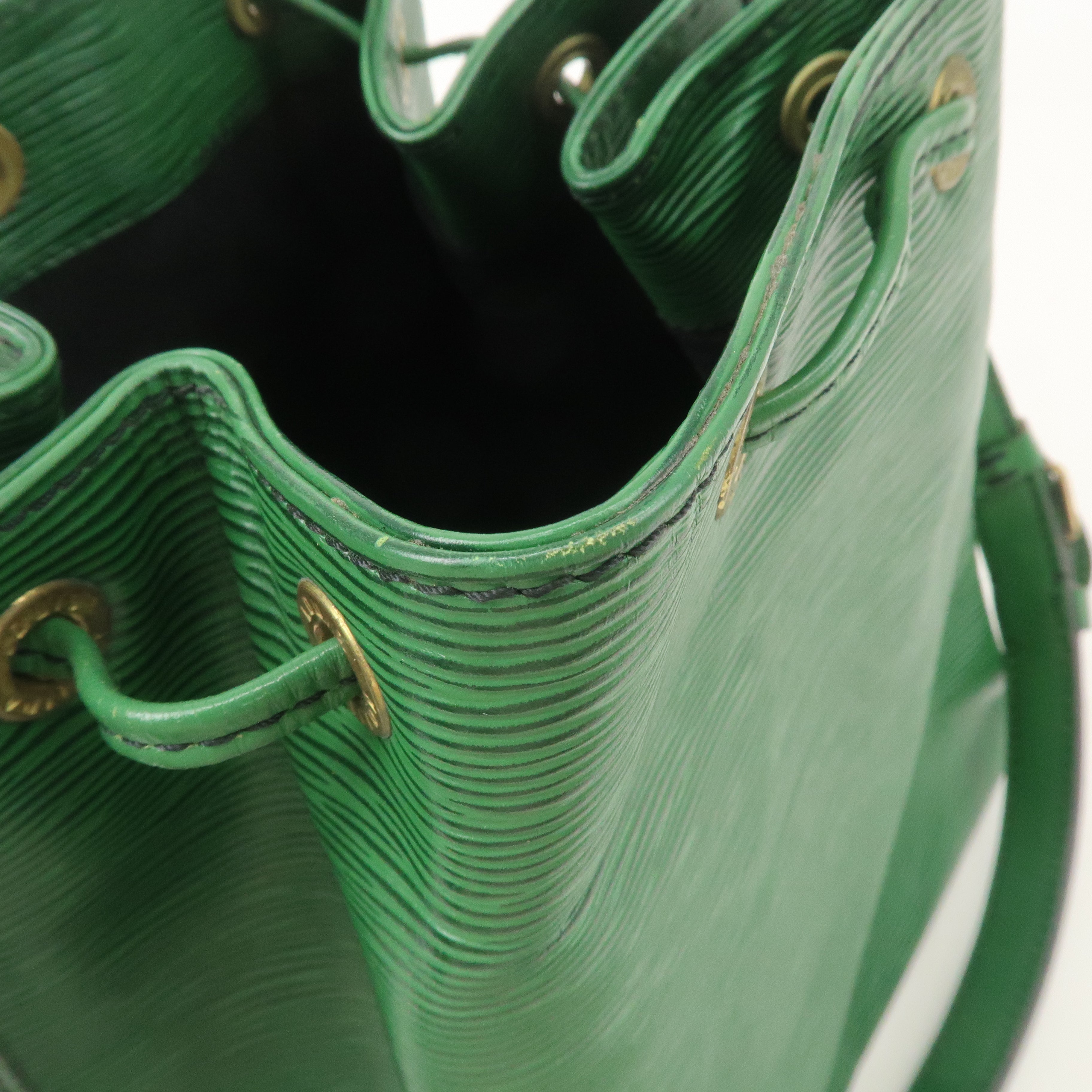 Louis Vuitton Epi Petit Noe Shoulder Bag Borneo Green M44104