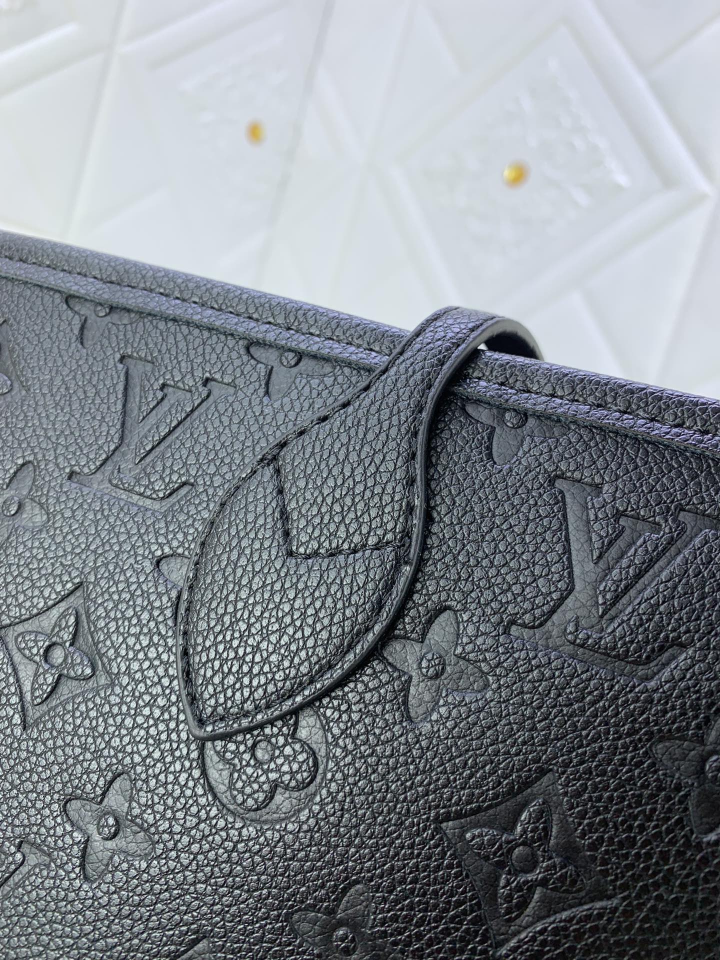 Luxury Bags Louis Vuitton  859